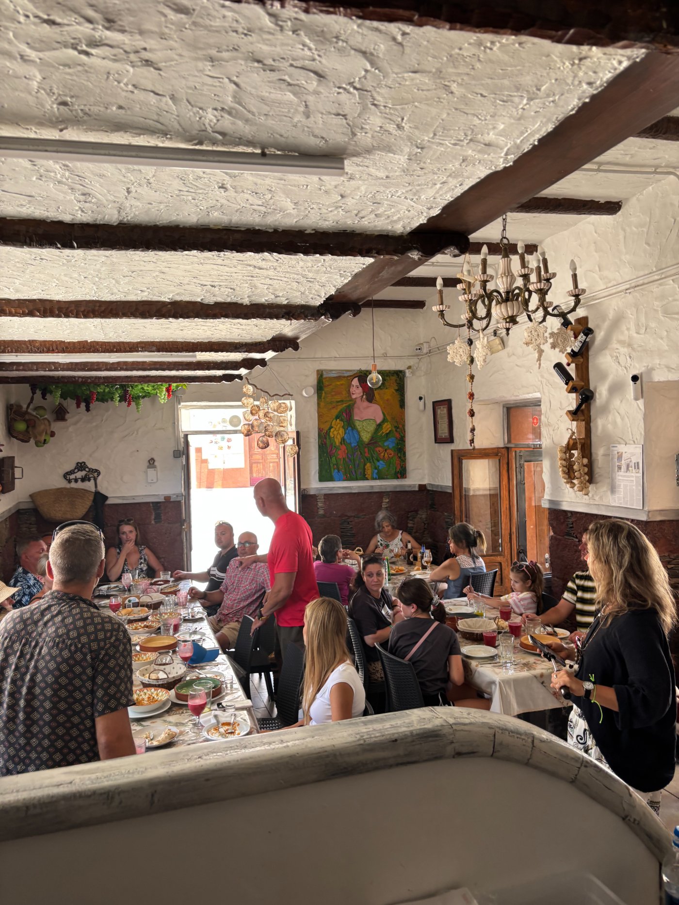 El comedor lleno de comensales en verano